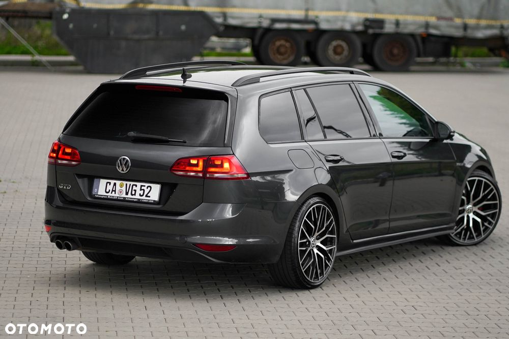 Volkswagen Golf - 8