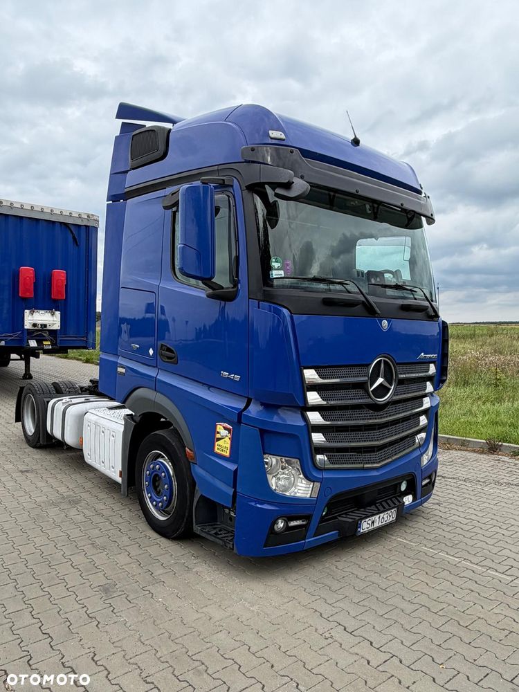 Mercedes-Benz Actros - 3