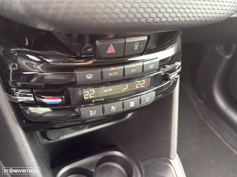 Peugeot 208 1.2 PureTech GT Line - 18