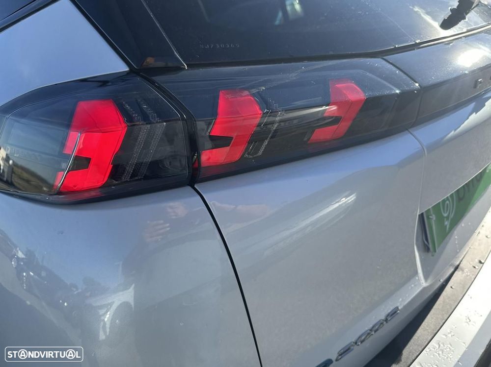 Peugeot e-2008 50 kWh GT Pack - 42