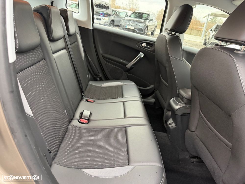 Peugeot 2008 1.2 PureTech Allure - 15