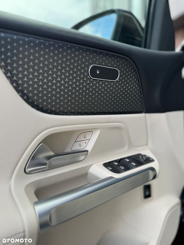 Mercedes-Benz GLB - 22