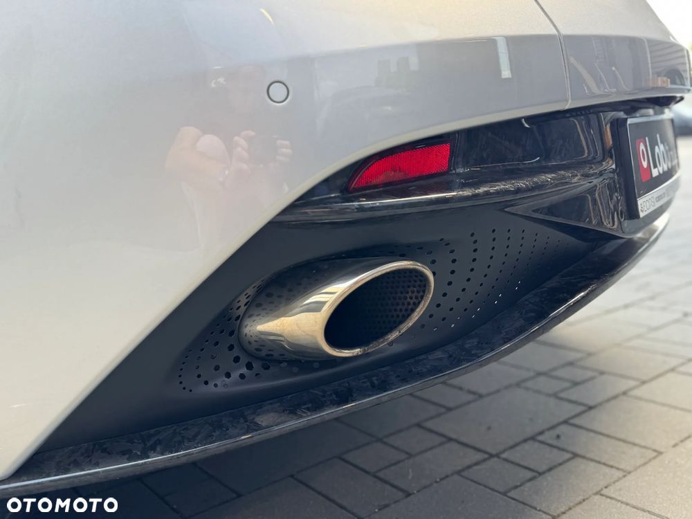 Aston Martin DB11 Launch Edition - 14