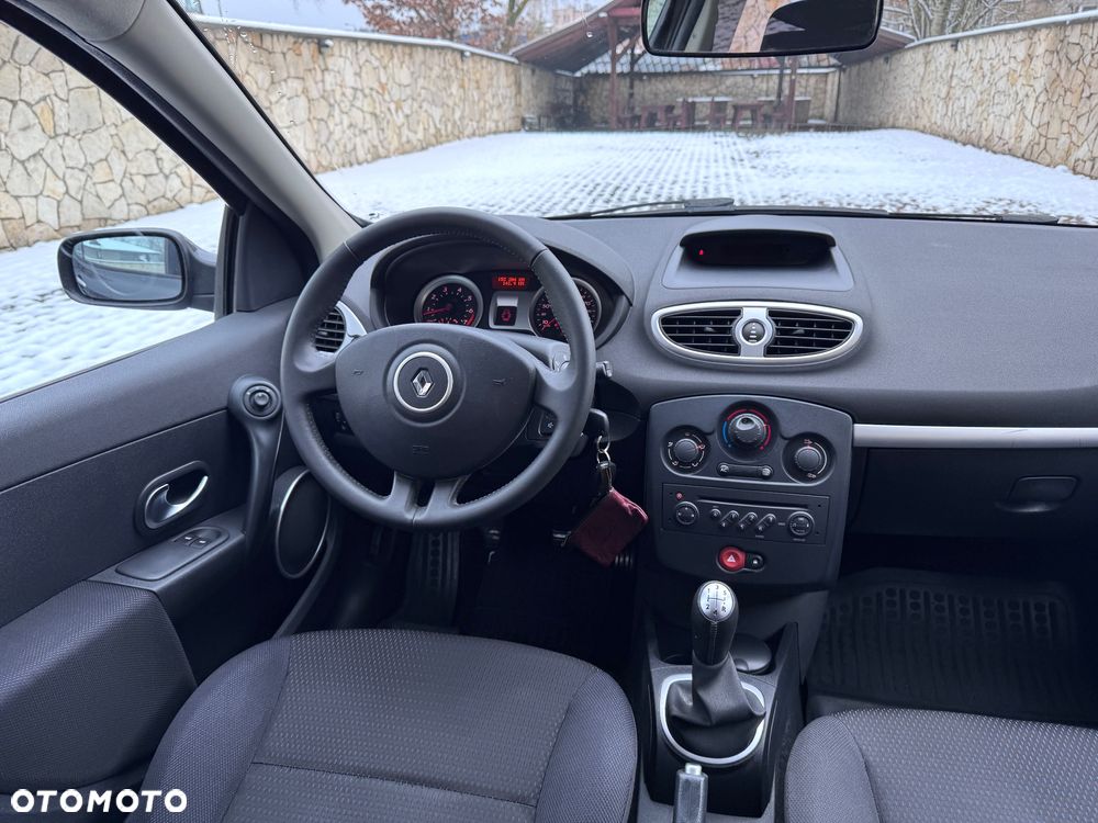 Renault Clio - 11