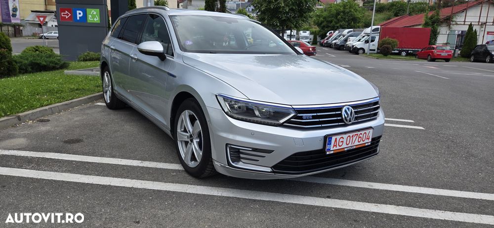 Volkswagen Passat - 1