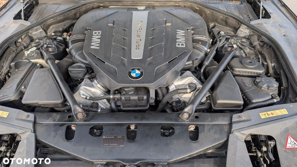 BMW Seria 7 750i xDrive - 14