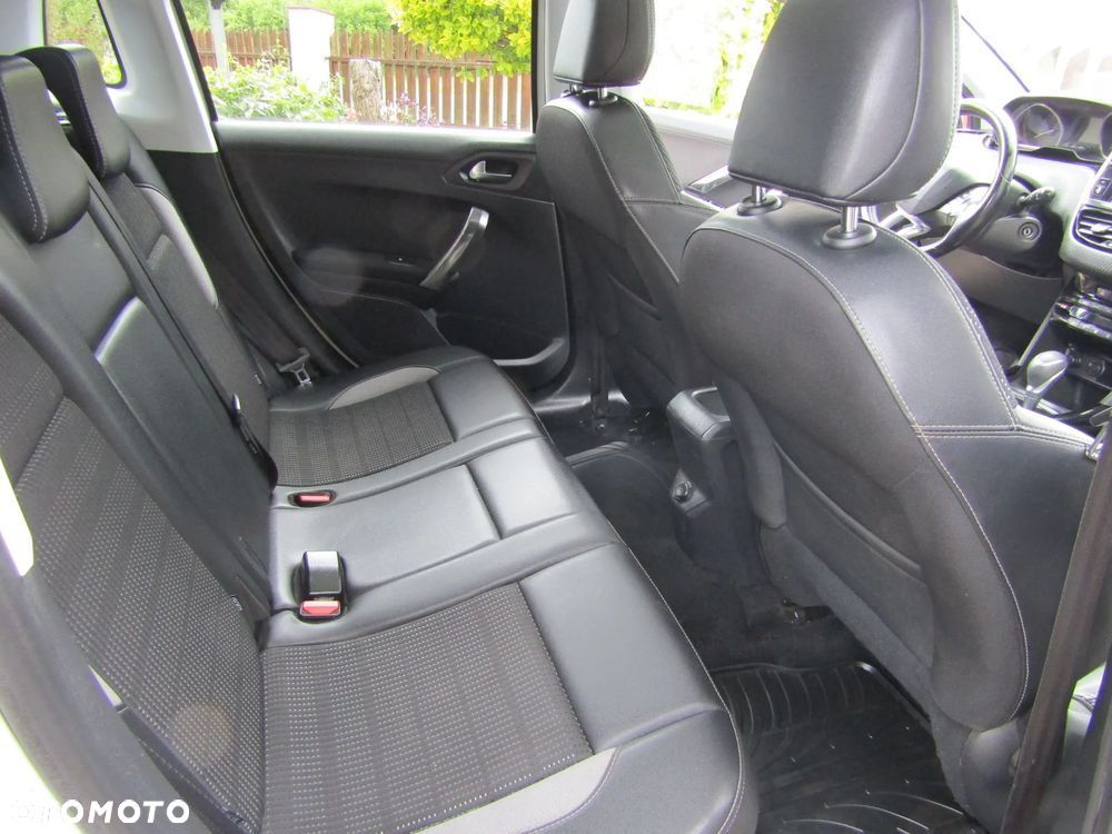 Peugeot 2008 1.2 Pure Tech Allure S&S EAT6 - 15