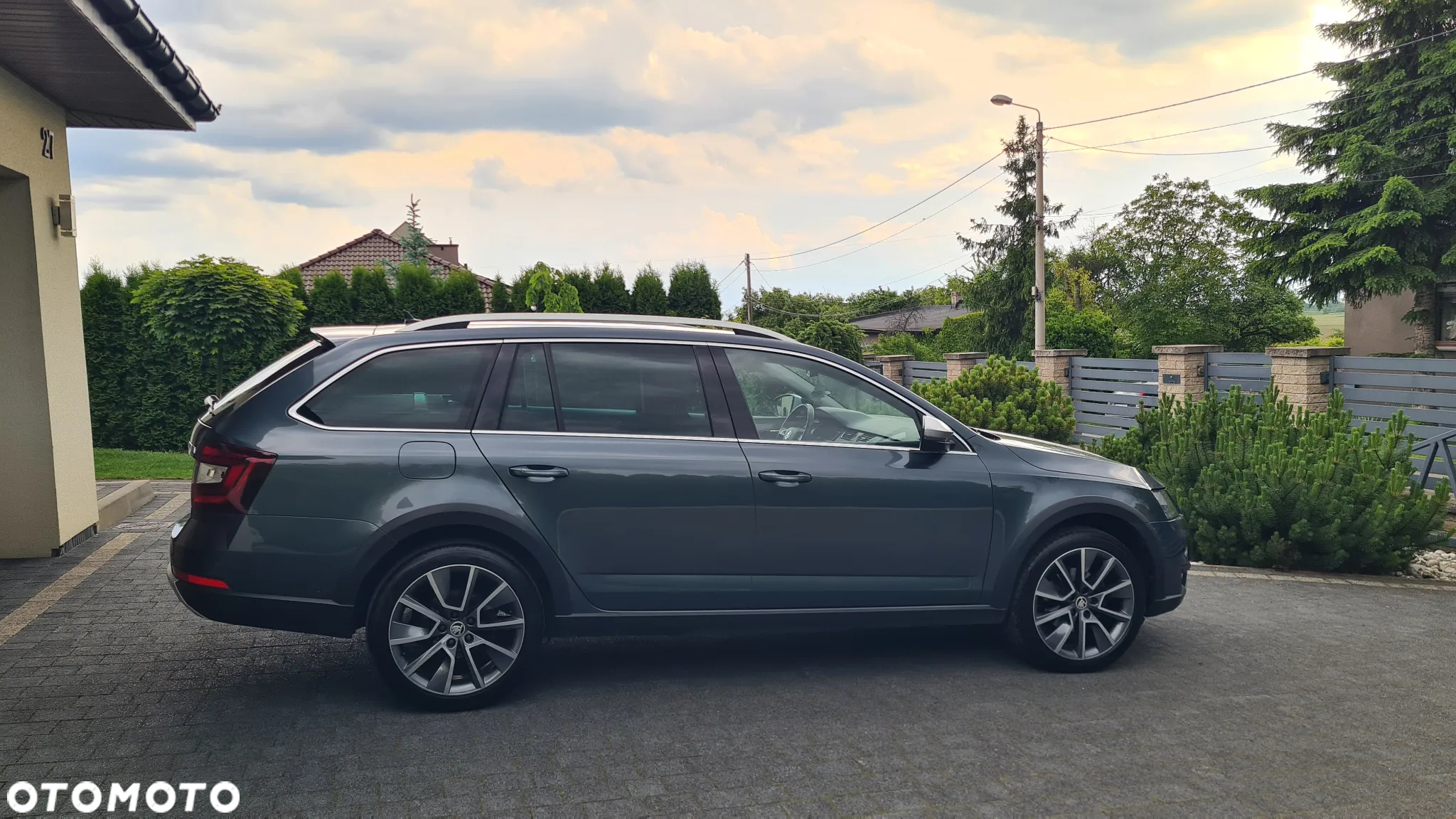 Skoda Octavia 2.0 TDI 4x4 Scout DSG - 10