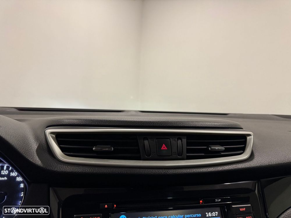 Nissan Qashqai 1.5 dCi N-Connecta 18 - 37