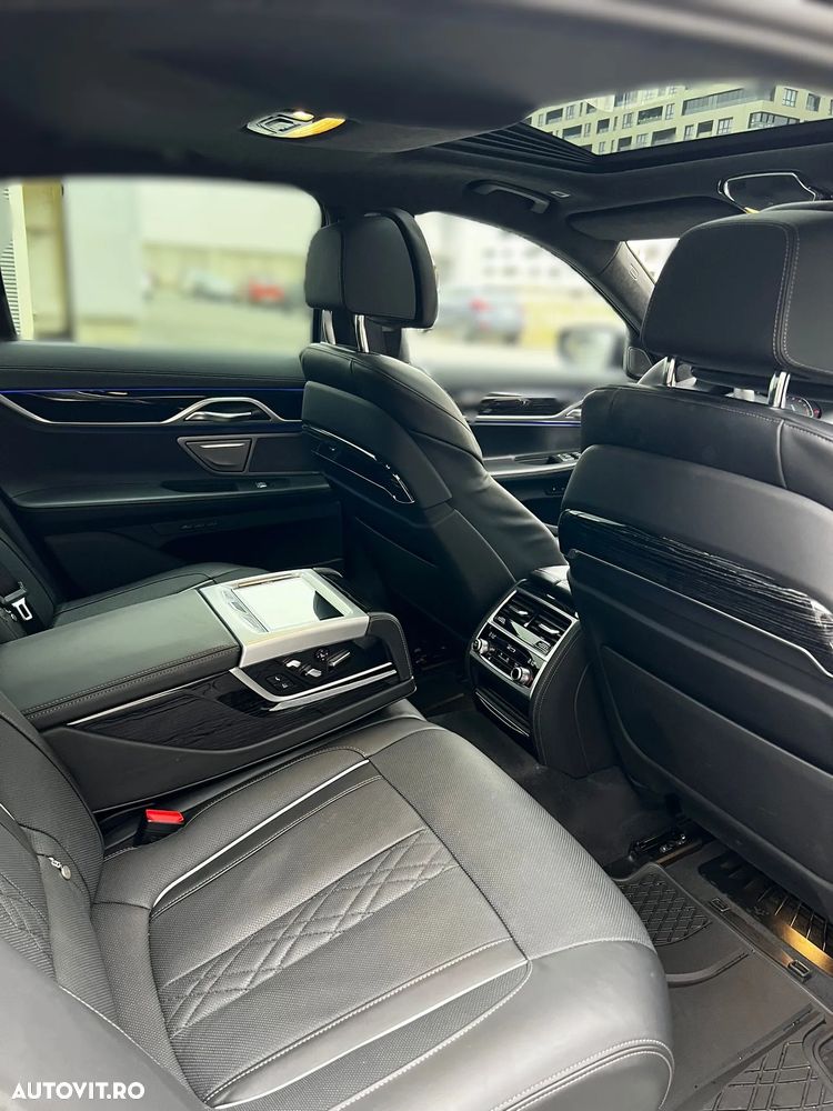 BMW Seria 7 730d xDrive MHEV - 17