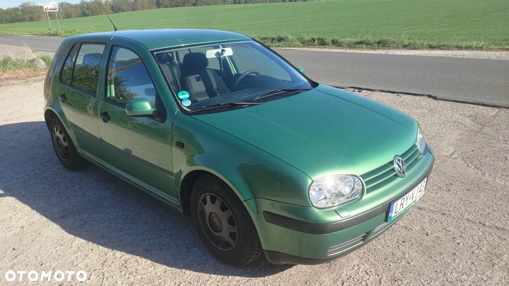 Volkswagen Golf - 1