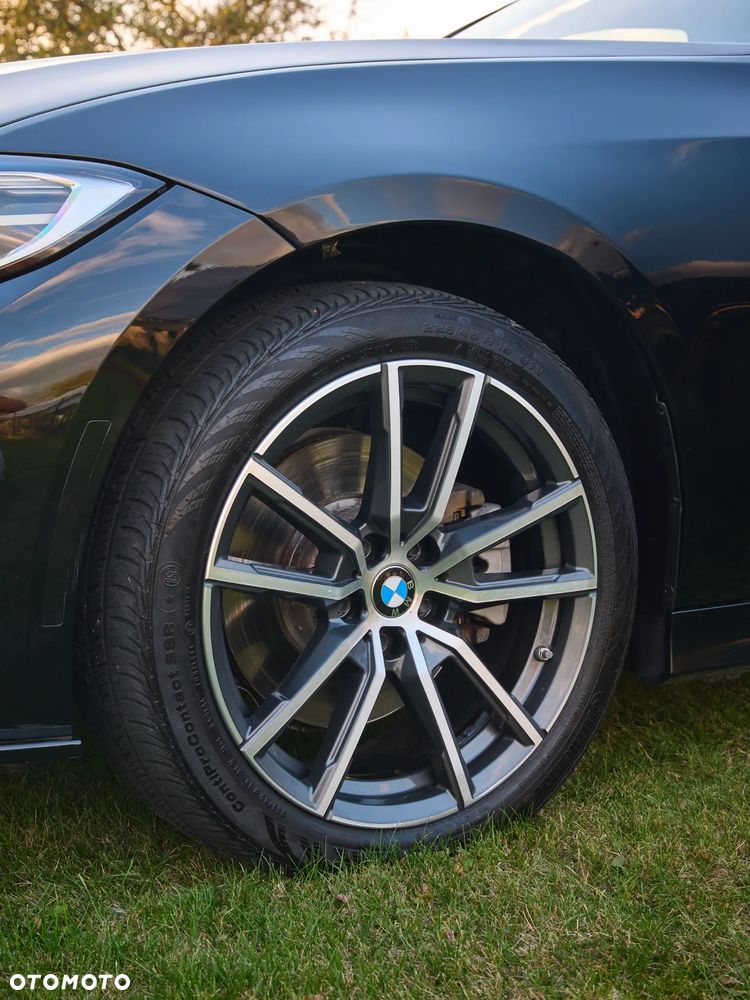BMW Seria 3 330i xDrive Sport Line - 28