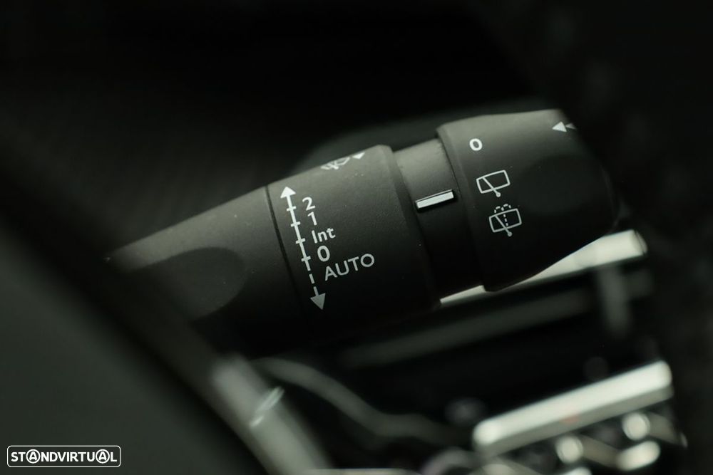 Peugeot 2008 1.2 PureTech Allure - 19