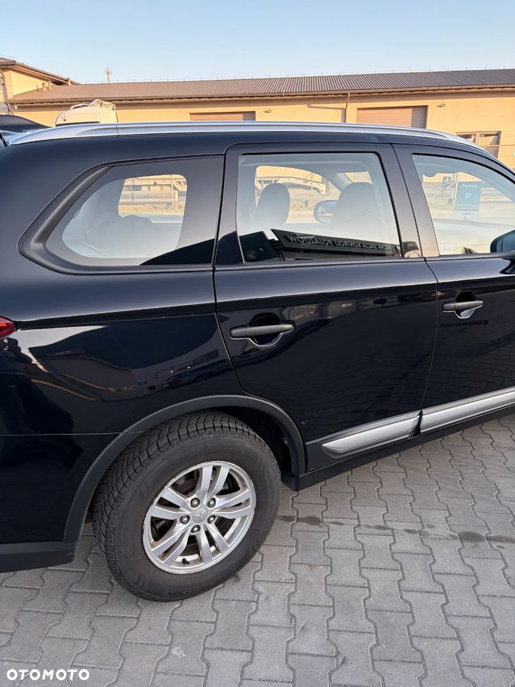 Mitsubishi Outlander 2.0 Invite + 2WD - 9