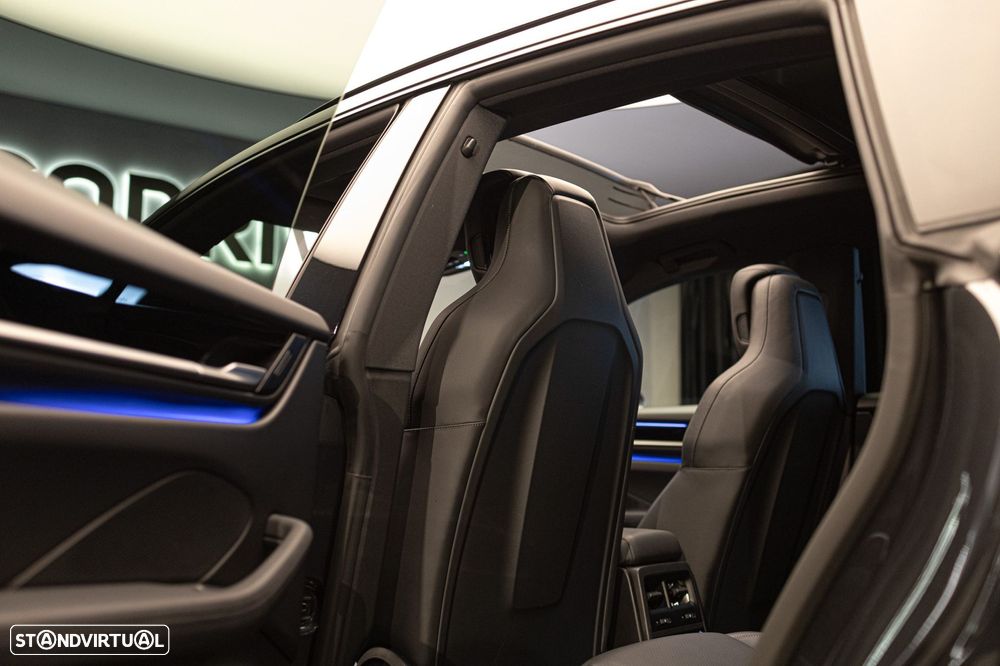 Porsche Macan Electric 4 - 32