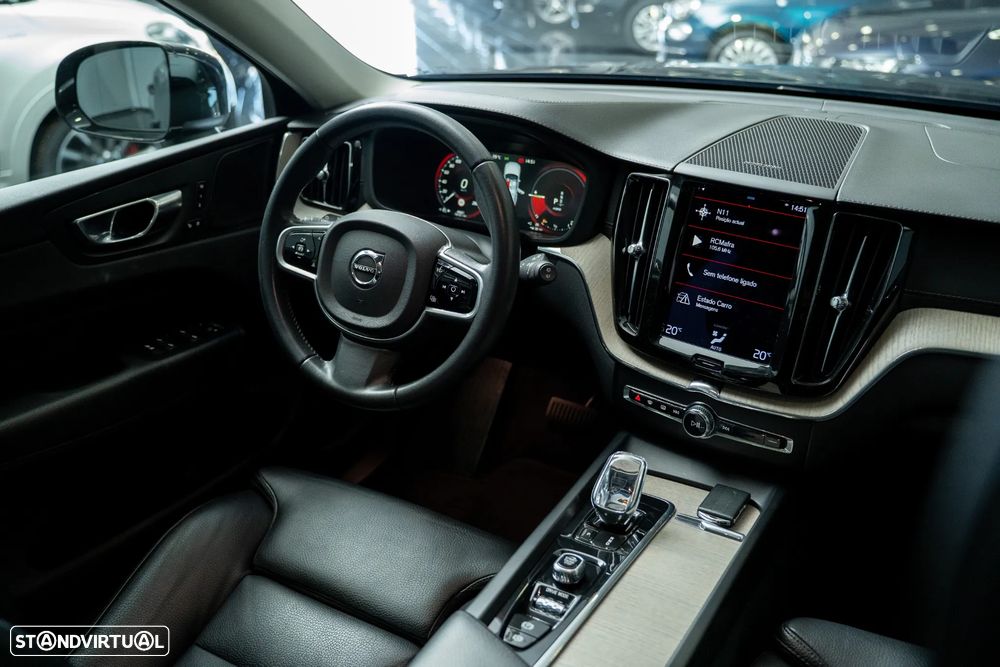 Volvo XC 60 2.0 T8 PHEV Momentum Plus AWD - 33
