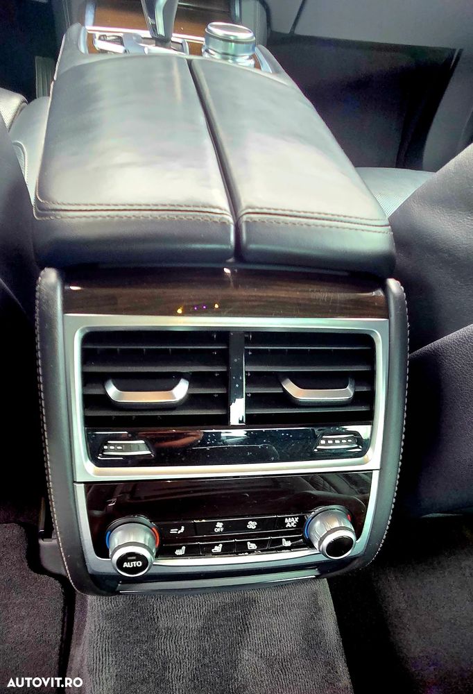 BMW Seria 7 740d xDrive - 33