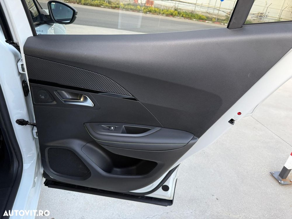 Peugeot 2008 PureTech 130 EAT8 GT Pack - 39