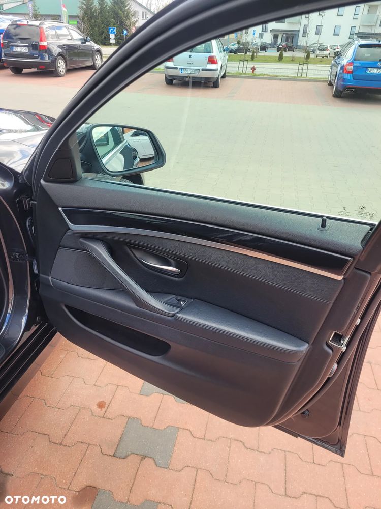 BMW Seria 5 520d xDrive - 9