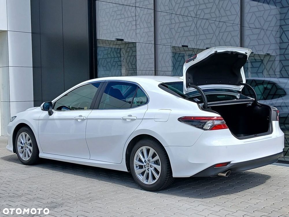 Toyota Camry - 37
