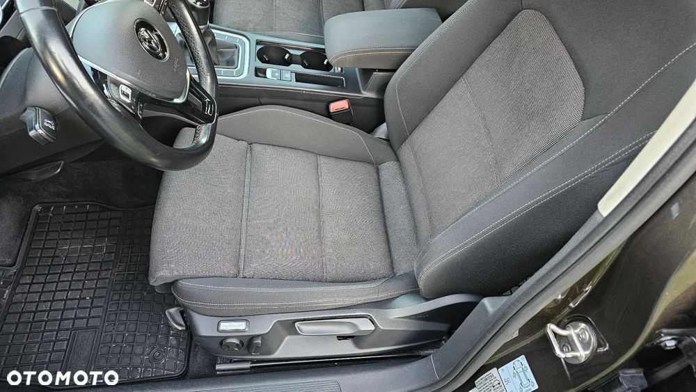 Volkswagen Passat 2.0 TDI SCR Comfortline - 19
