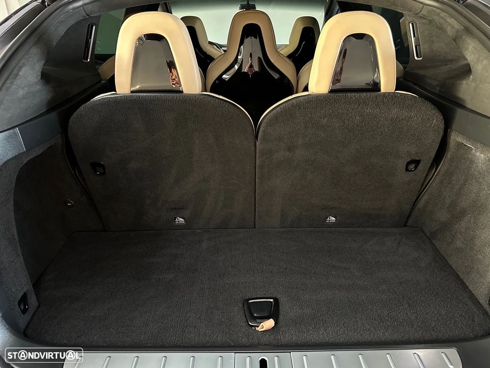 Tesla Model X 90D - 12