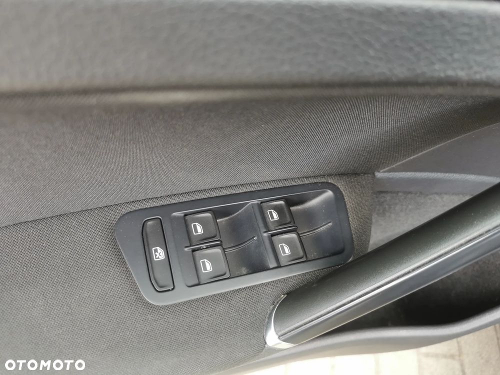 Volkswagen Golf 2.0 TDI 4Motion BlueMotion Technology Lounge - 17