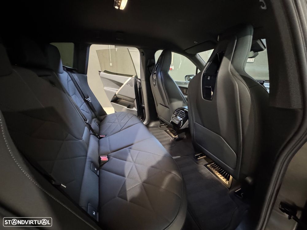 BMW iX xDrive 40 Pack Desportivo - 27