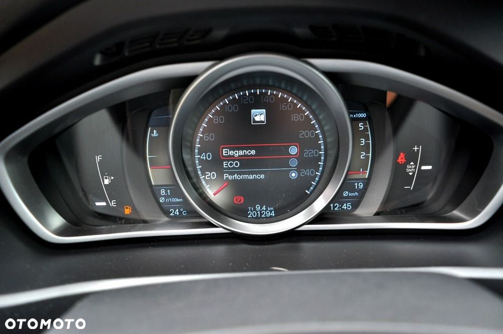 Volvo V40 D2 Momentum - 25