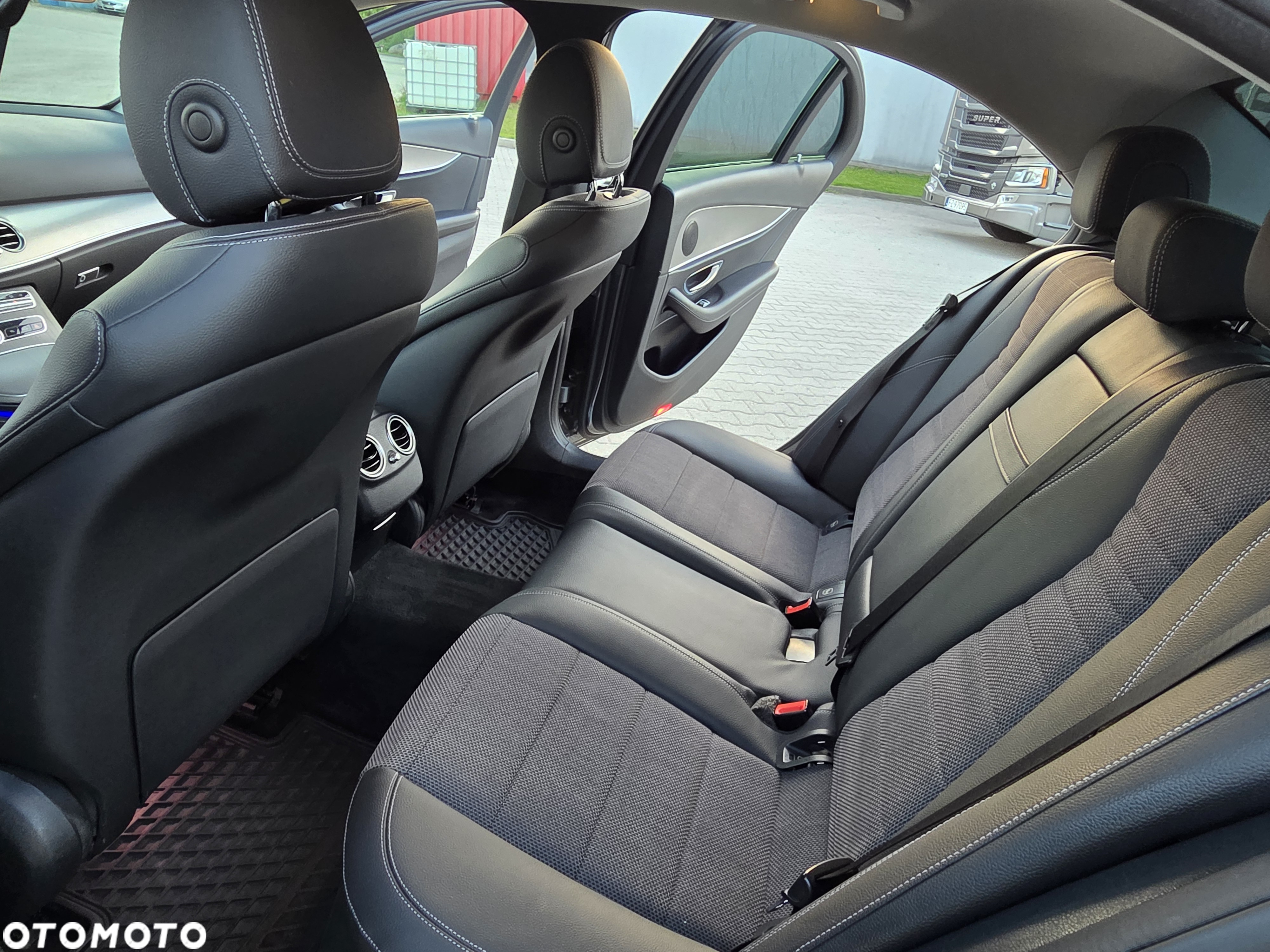 Mercedes-Benz Klasa E 220 d T 9G-TRONIC Exclusive - 20