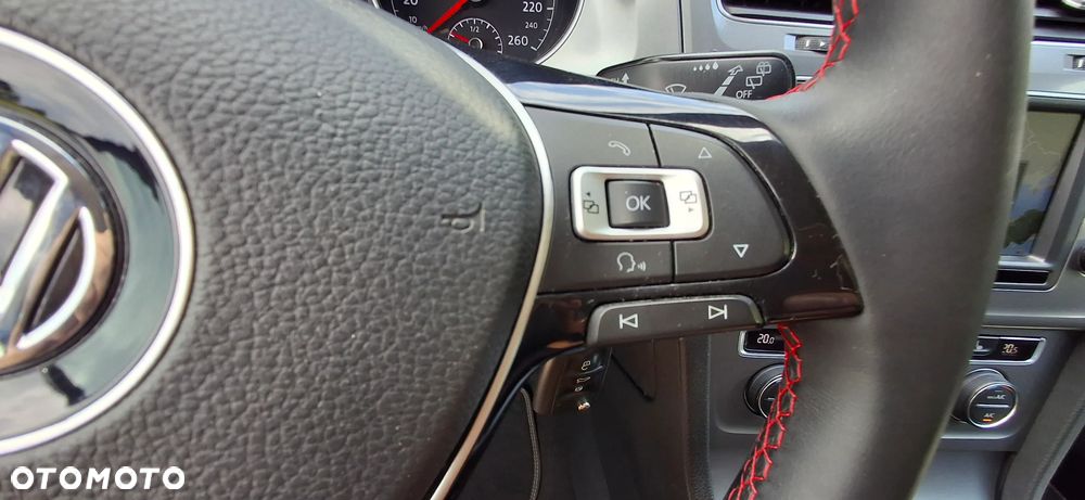 Volkswagen Golf 2.0 TDI BlueMotion Technology Lounge - 16