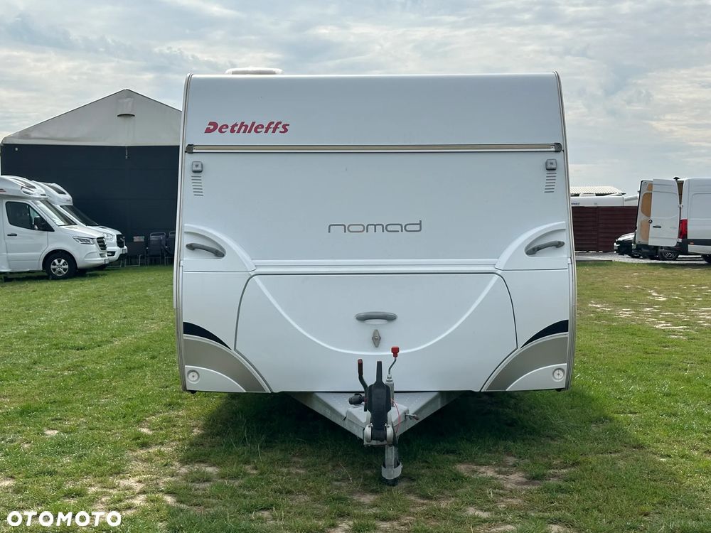 Dethleffs 550 NOMAD z przedsionkiem Isabella i łóżkami piętrowymi. - 9
