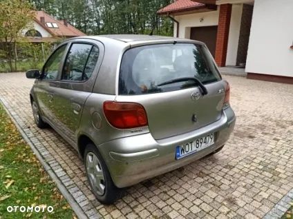 Toyota Yaris 2004 photo 3