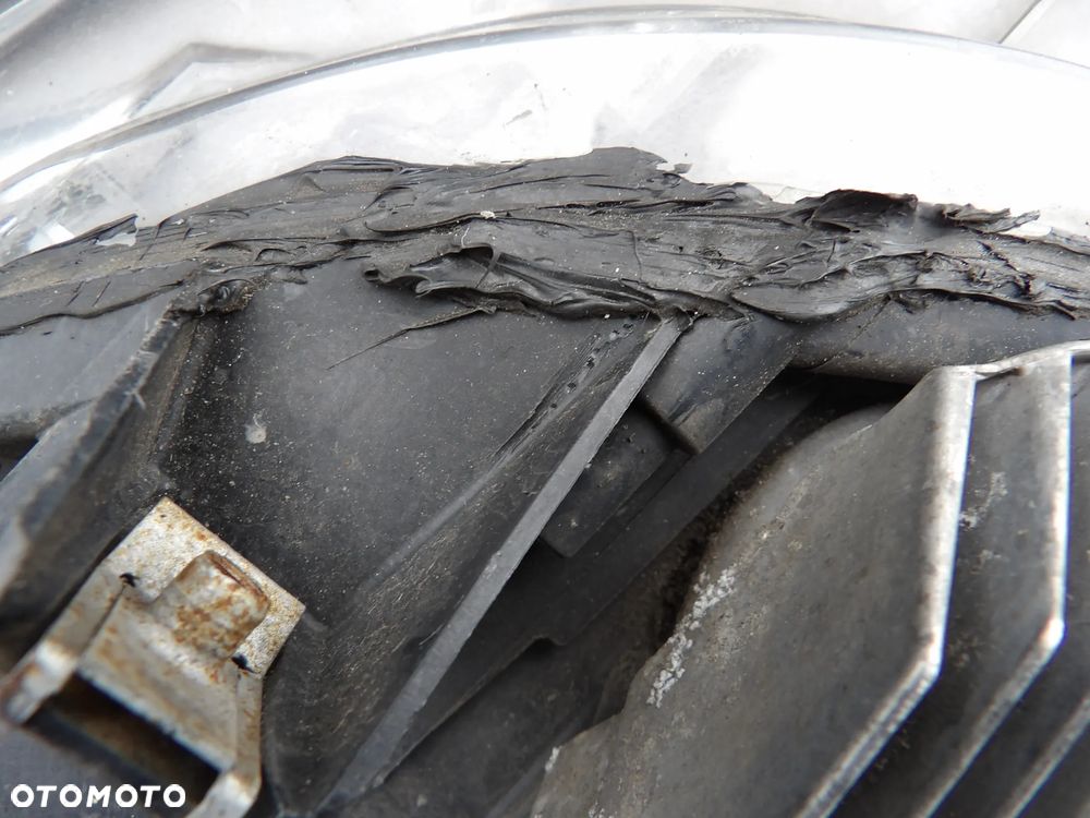 BMW - F10 - PRZED LIFT - XENON - SKRĘTNA - WYSZCZERBIONE SZKŁO - KLEJONA - UK - 7203254 - 7