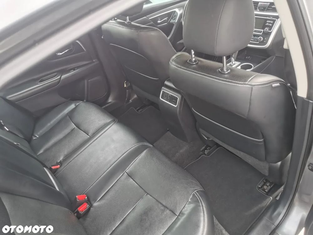 Nissan Altima - 14