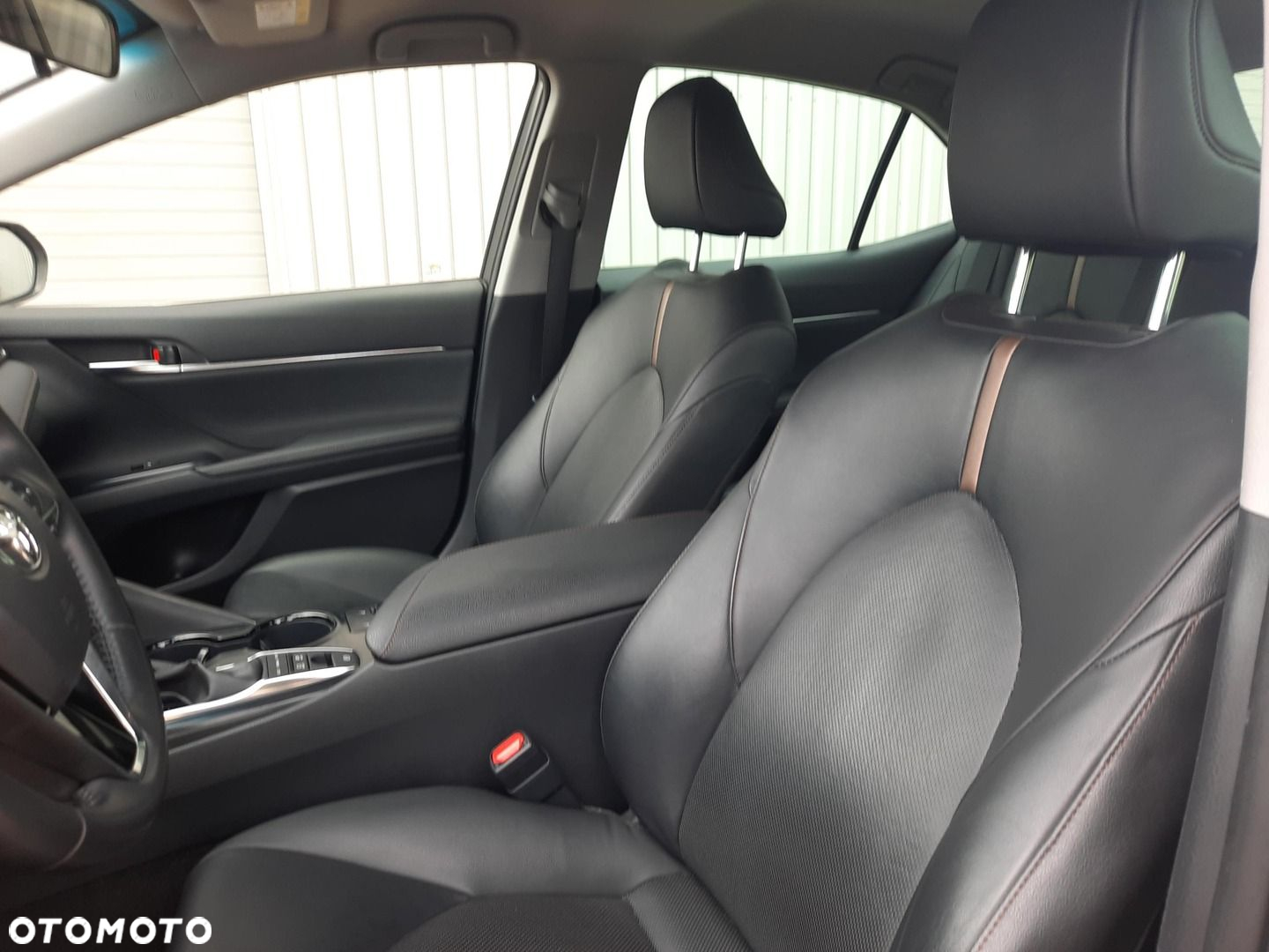 Toyota Camry - 12