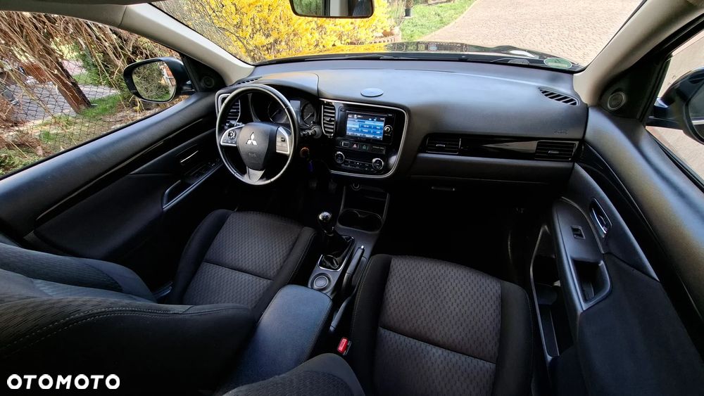 Mitsubishi Outlander 2.0 2WD Inform - 17