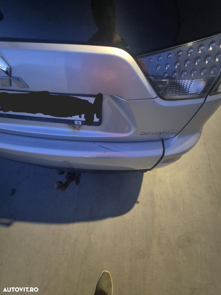 Mitsubishi Outlander - 4