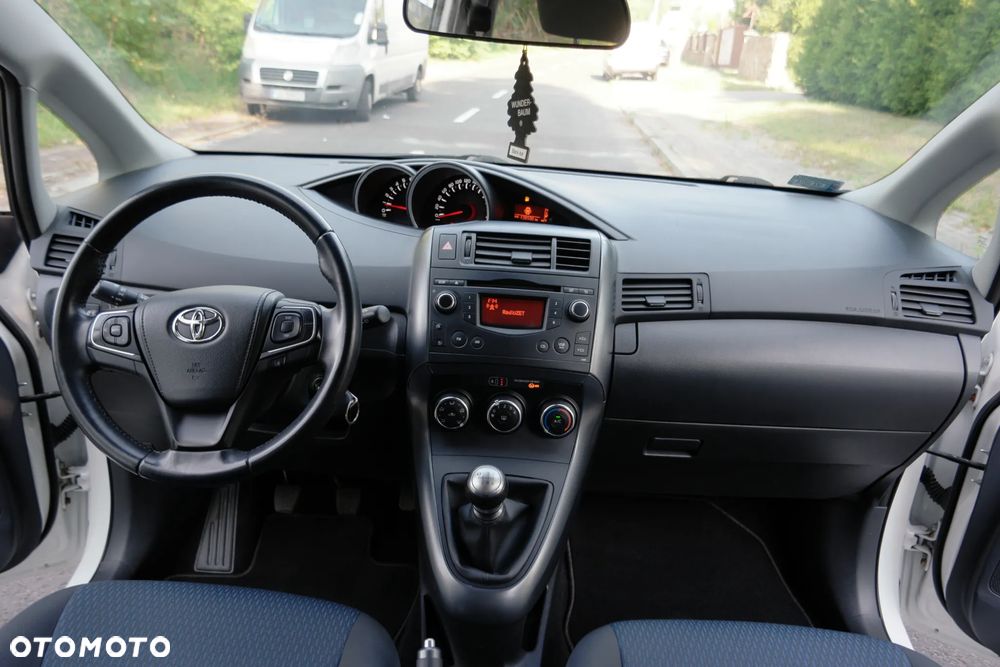 Toyota Verso - 25