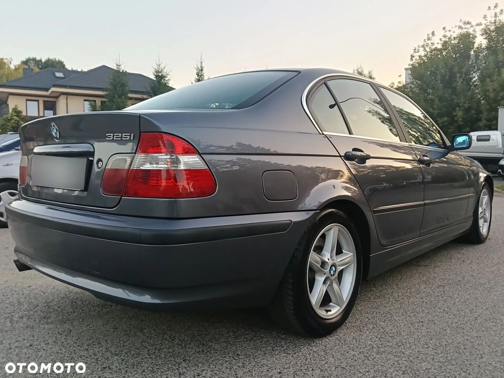 BMW Seria 3 325i Edition Sport - 8