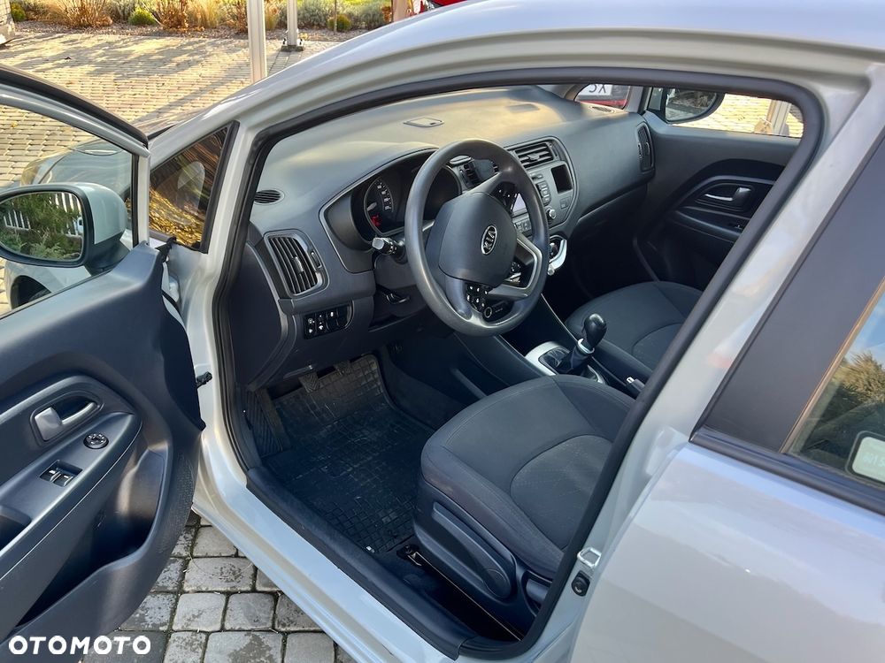 Kia Rio 1.4 L - 10