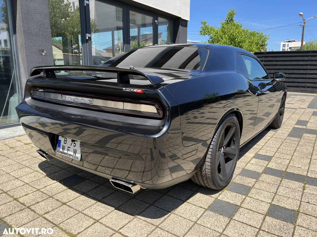 Dodge Challenger - 8