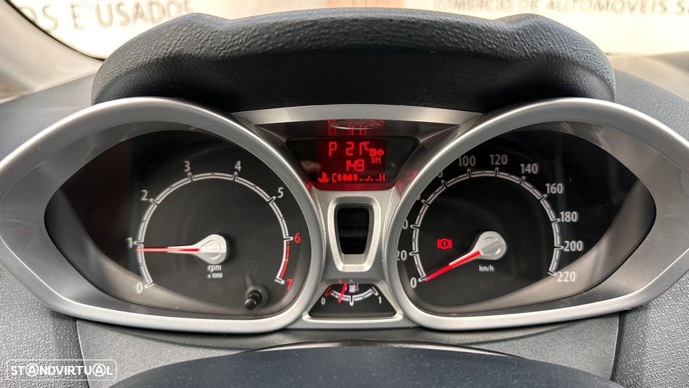 Ford Fiesta 1.4 Titanium Aut. - 24