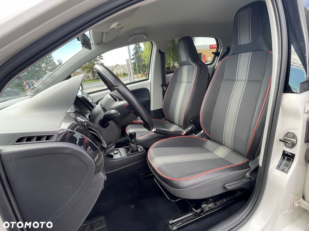 Volkswagen up! groove - 15