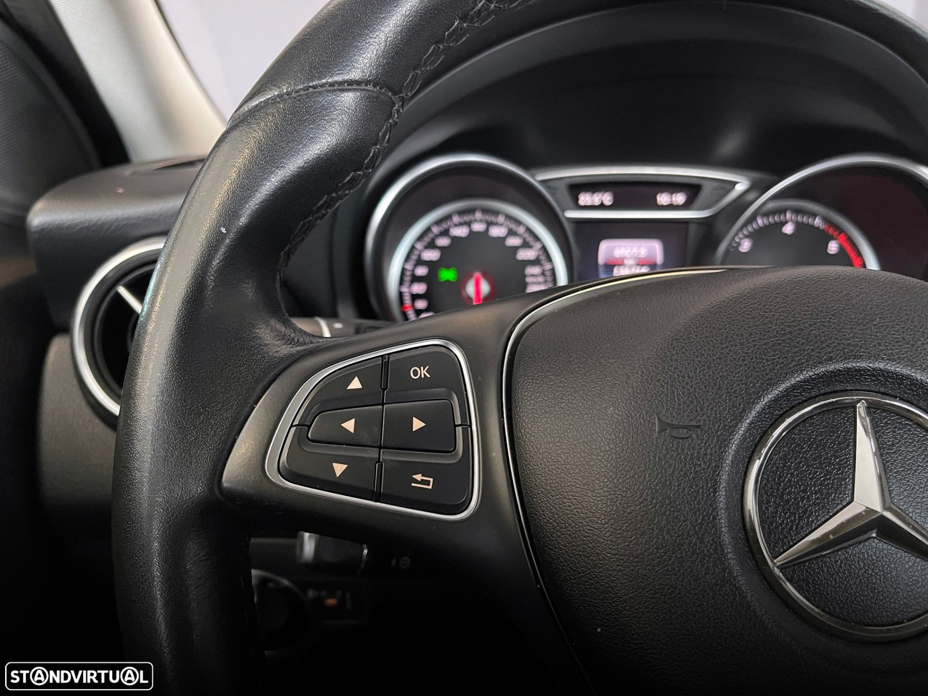 Mercedes-Benz GLA 200 d Urban - 25
