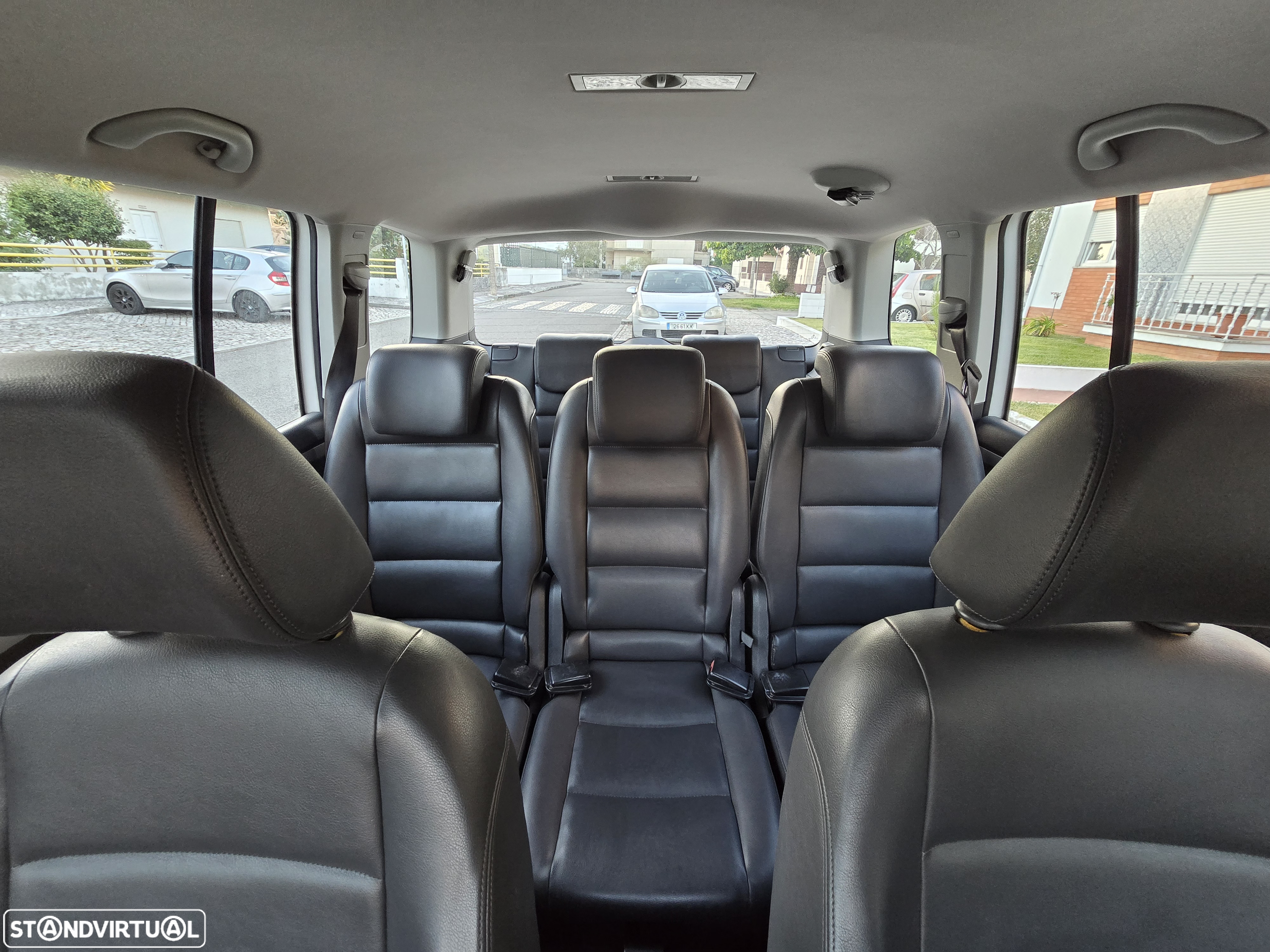 VW Touran 1.6 TDI Blue.Confortline 7L - 33