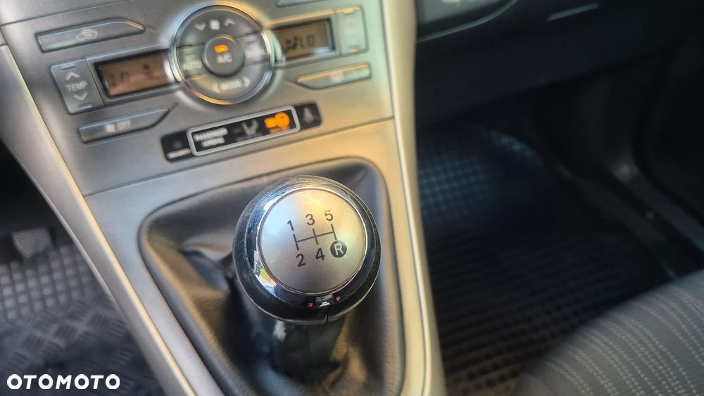 Toyota Auris 1.6 VVT-i Sol - 23