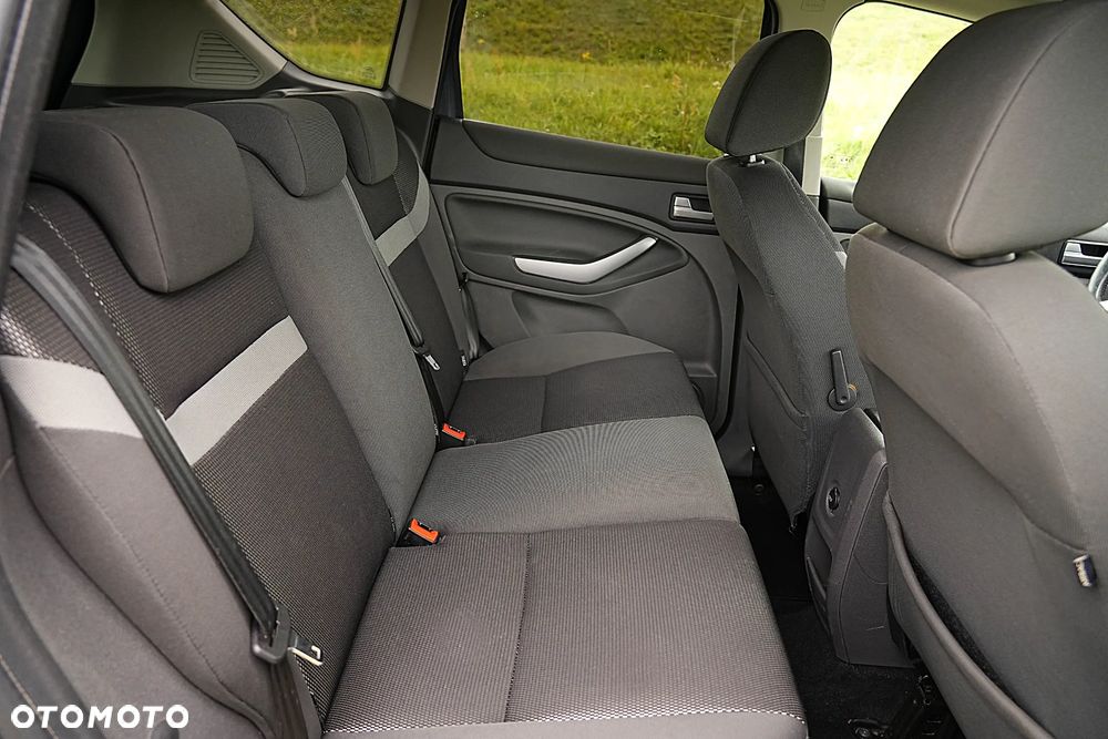 Ford Kuga 2012 photo 2