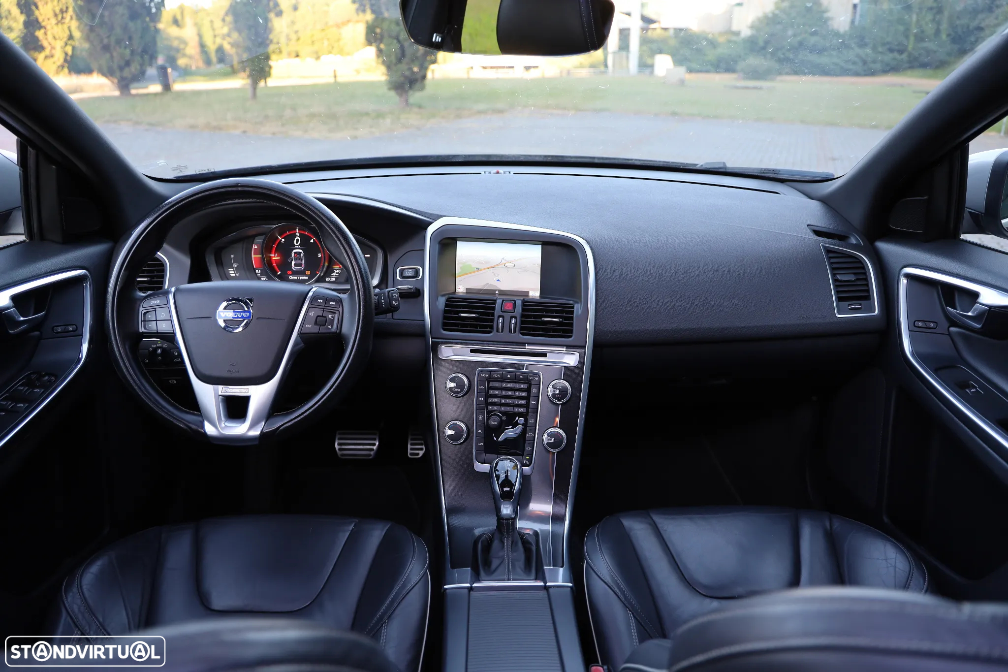 Volvo XC 60 2.0 D4 R-Design Geartronic - 33