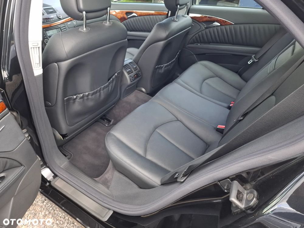 Mercedes-Benz Klasa E 320 4-Matic Avantgarde - 35